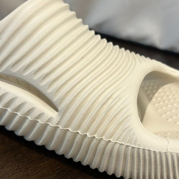 Crocs Mellow Tide Recovery Slide Sandal, Cream 7‎ - Picture 9 of 11